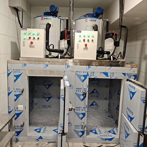 2.5吨双机组片冰机交付赣州水产加工厂